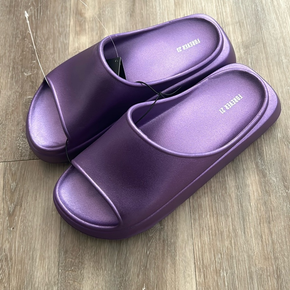 WoMen Slides - Picture 2 of 3